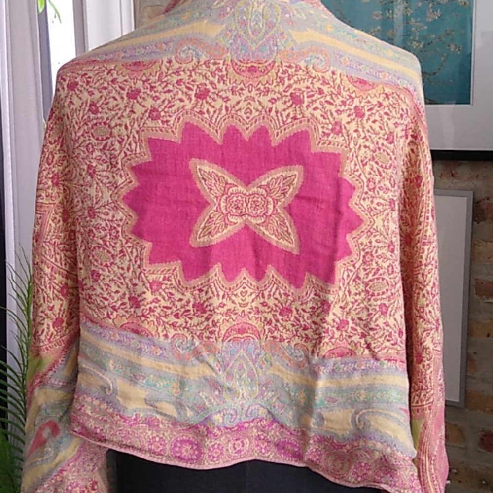 Multi color scarf/wrap - Picture 4 of 4